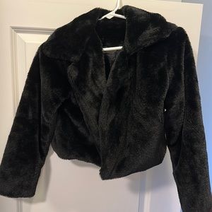 Black crop faux fur jacket